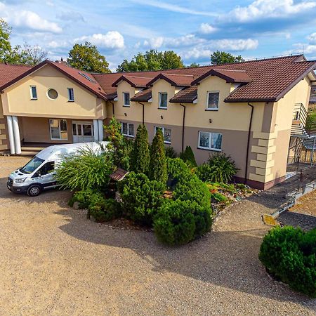 Motel "Plomyk" Kunowice Екстер'єр фото