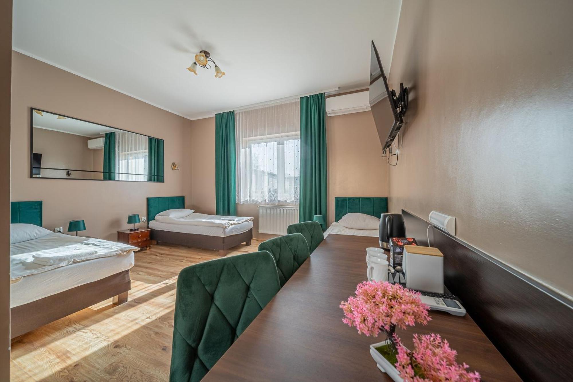 Motel "Plomyk" Kunowice Екстер'єр фото