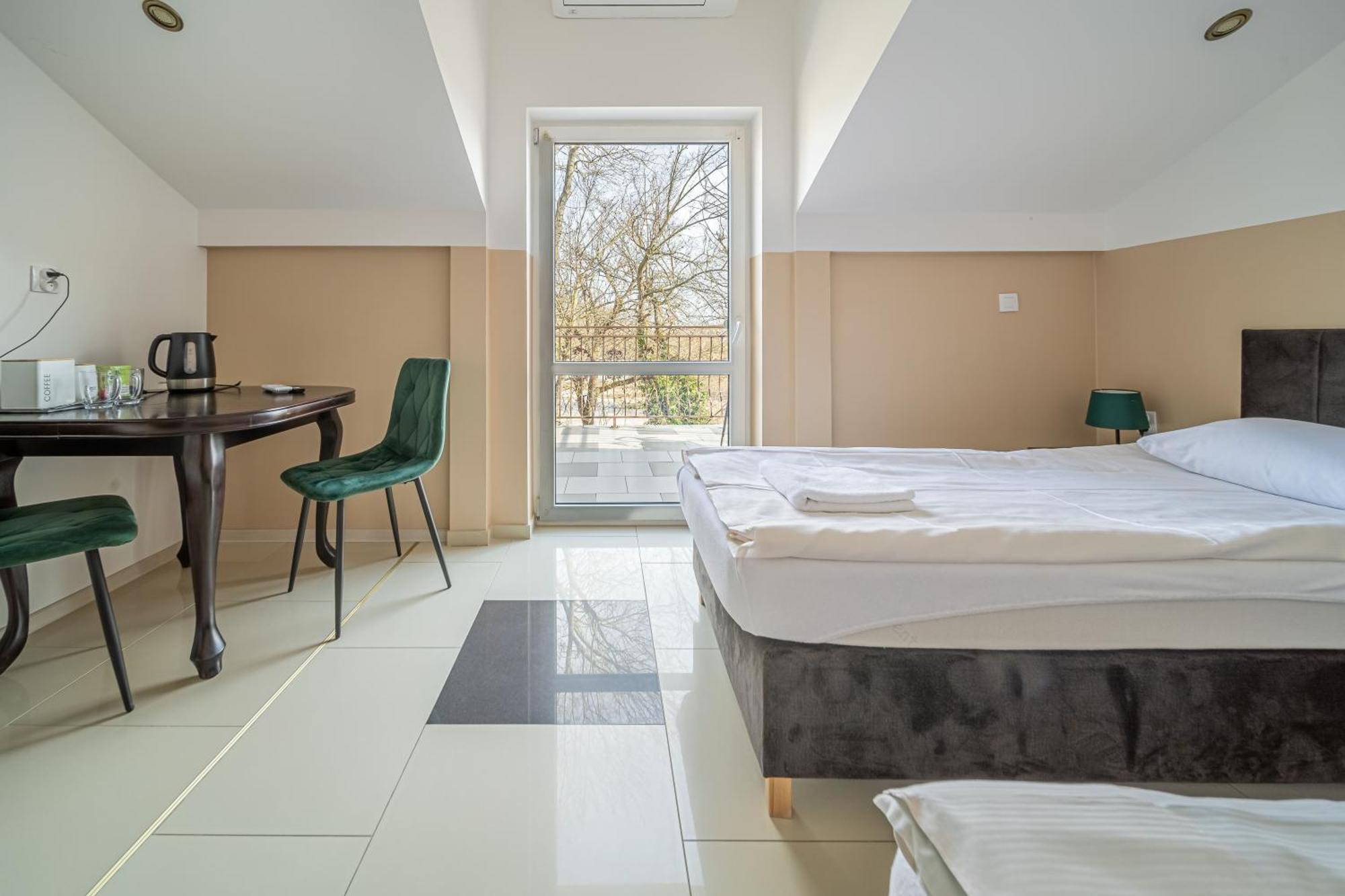 Motel "Plomyk" Kunowice Екстер'єр фото